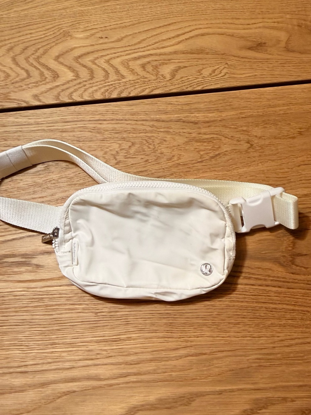 lululemon everywhere belt bag in white